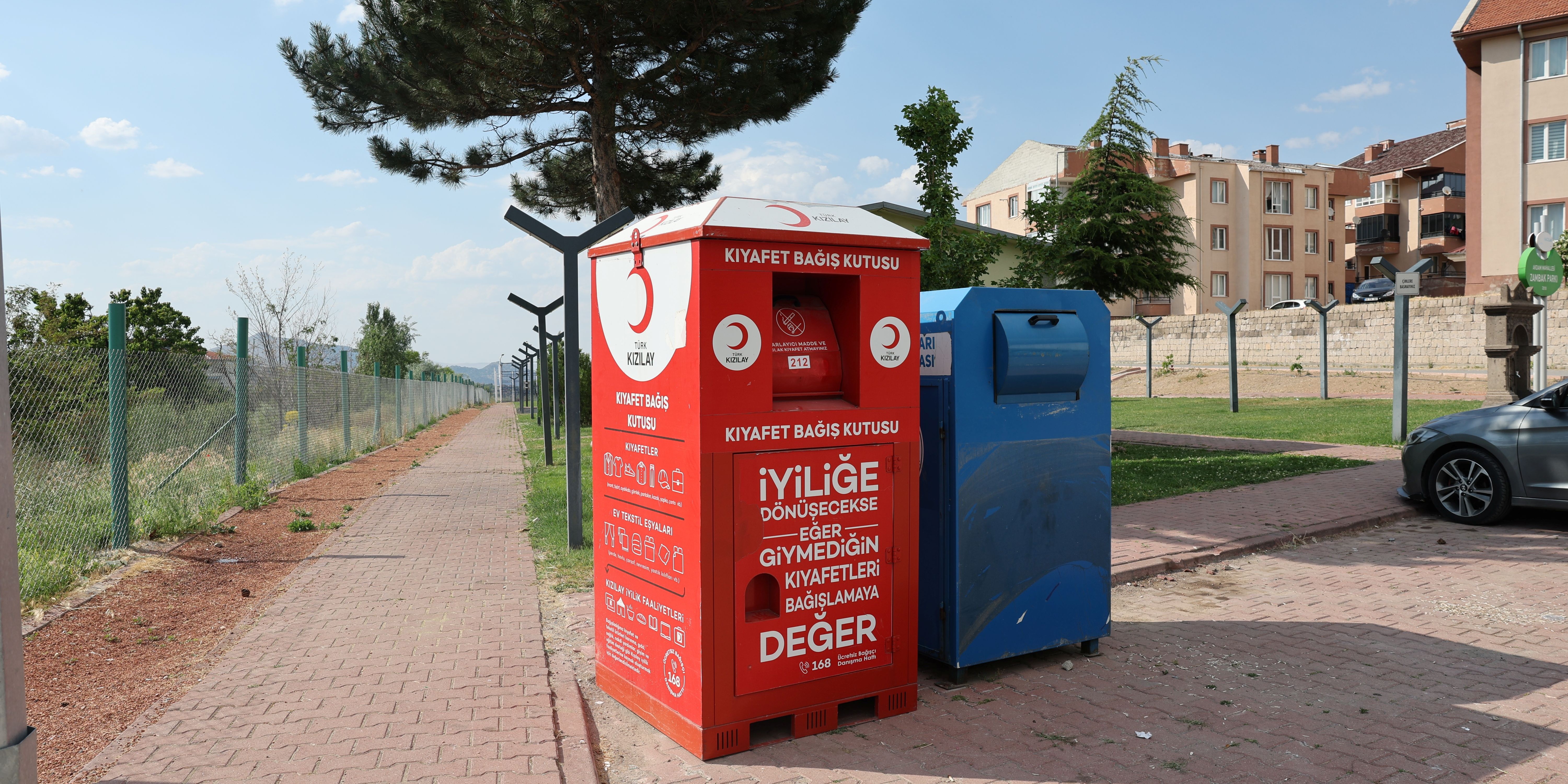 HACILAR’DA KIYAFET BAĞIŞ KUTULARI HİZMETE GİRDİ
