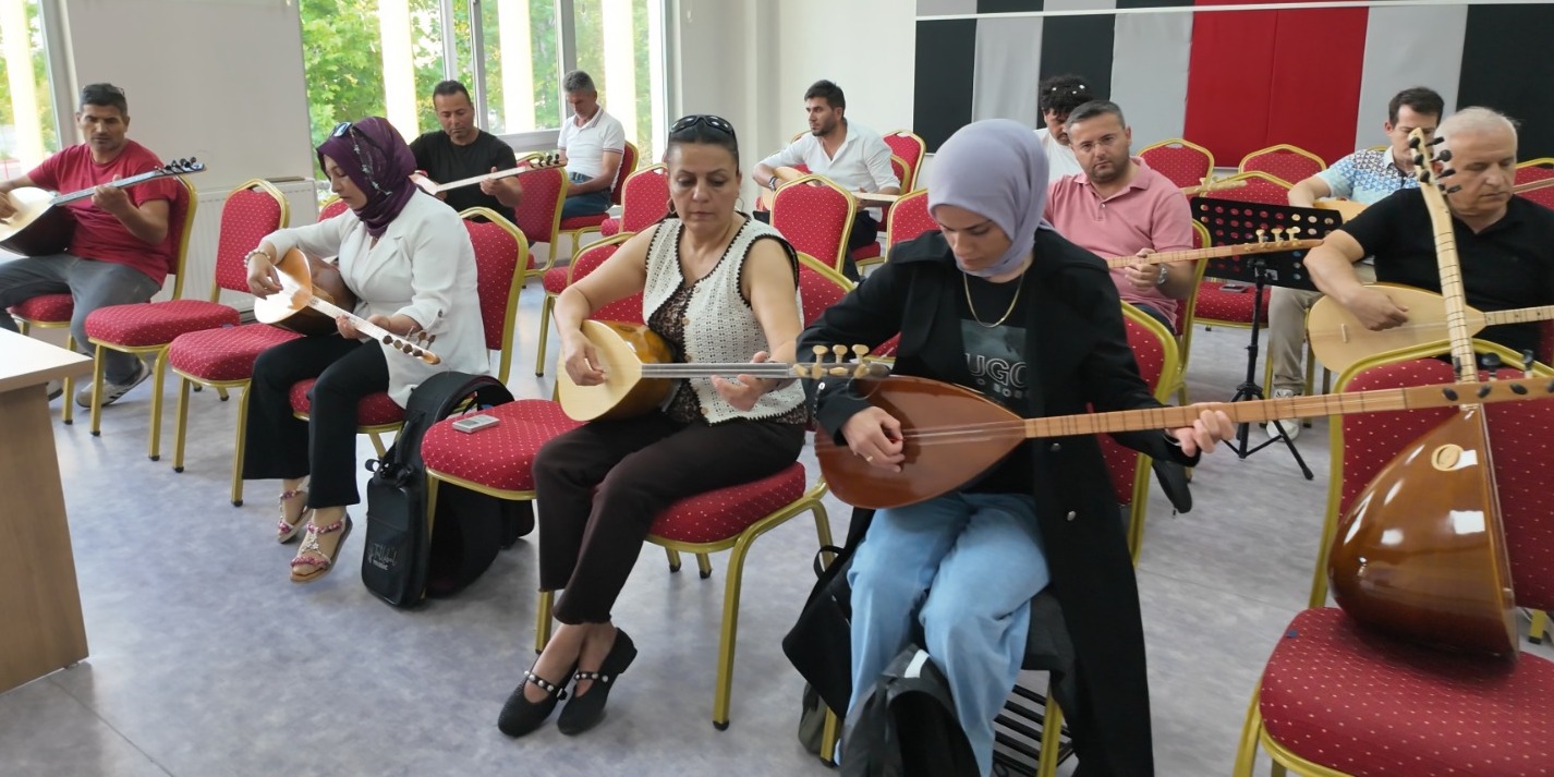 KAYSERİ BÜYÜKŞEHİR KONSERVATUVARI'NDA YAZ COŞKUSU: 1.865 KURSİYER SANATLA BULUŞTU