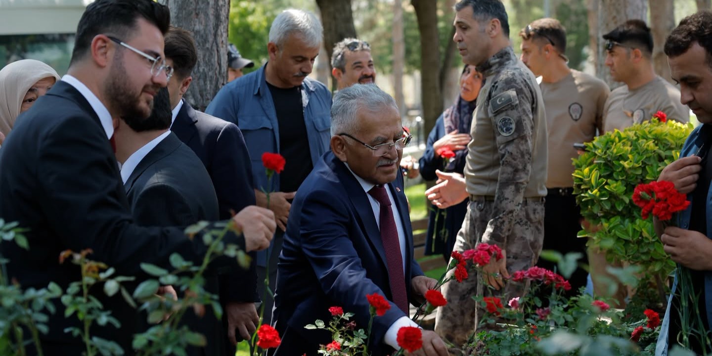 BAŞKAN BÜYÜKKILIÇ, 15 TEMMUZ’UN 10. YILINDA ŞEHİTLERİ KABİRLERİ BAŞINDA ANDI