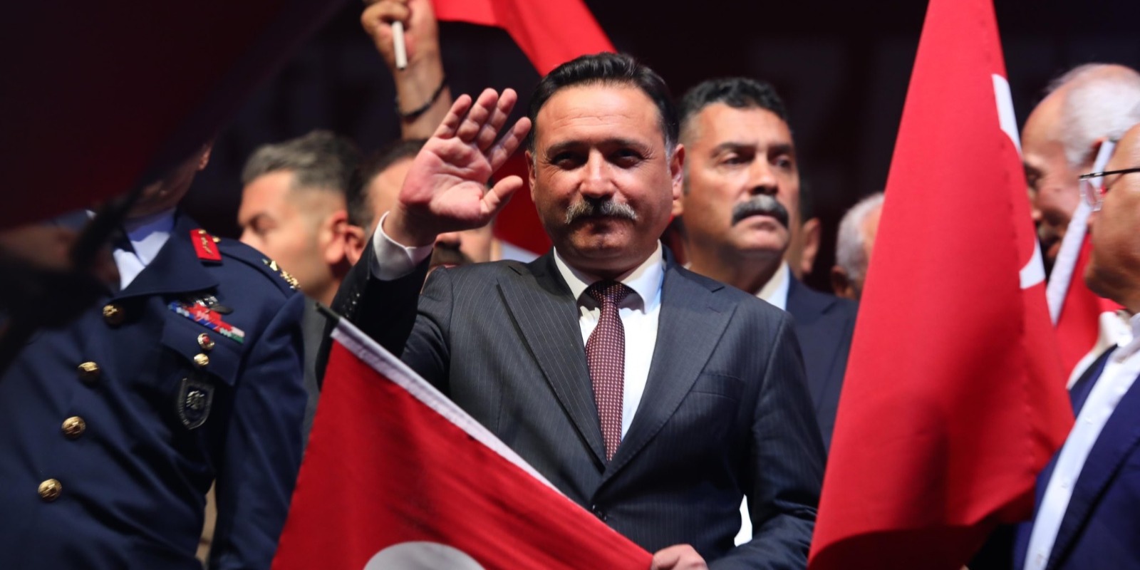 Vali Gökmen Çiçek: Siz bu meydandan Türkiye'ye nefes verdiniz