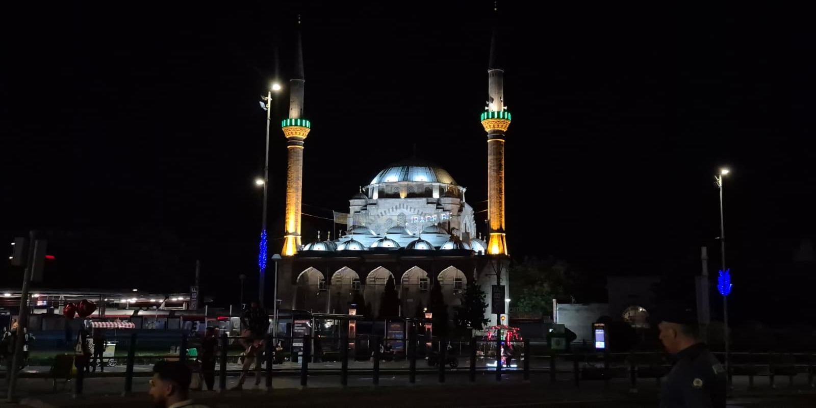 15 Temmuz şehitleri için camilerde sela okundu