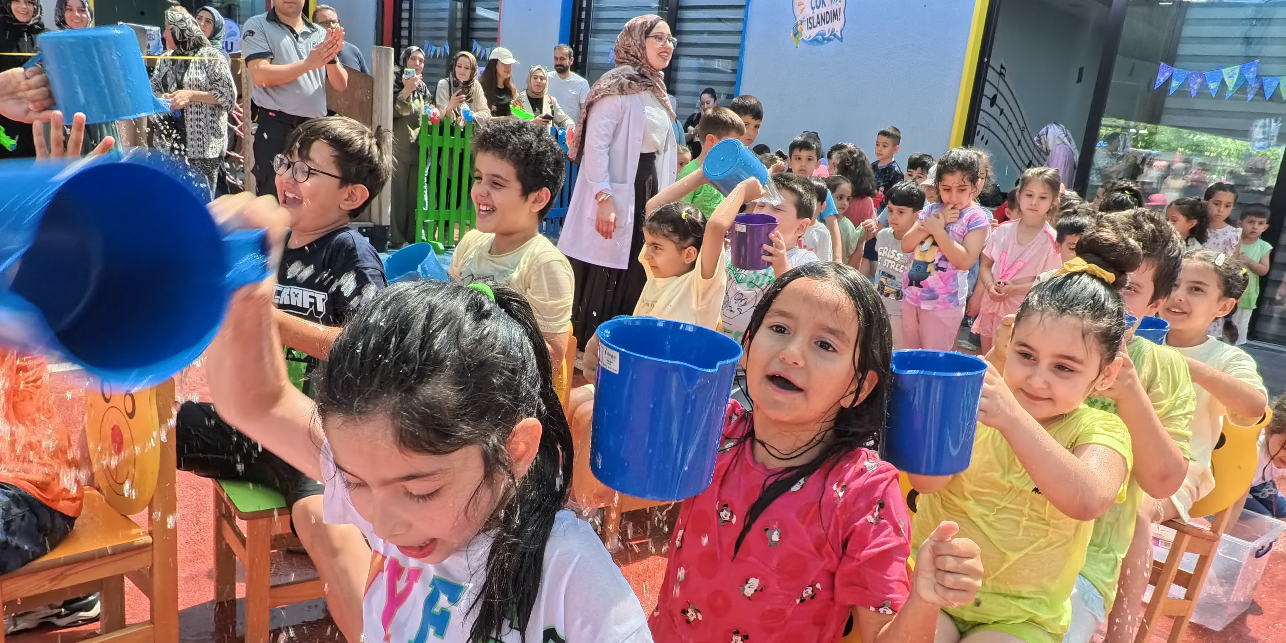 BÜYÜKŞEHİR’DEN ÇOCUKLARA UNUTULMAZ YAZ ETKİNLİĞİ: ÇOCUK KÜTÜPHANESİNDE SU OYUNLARI