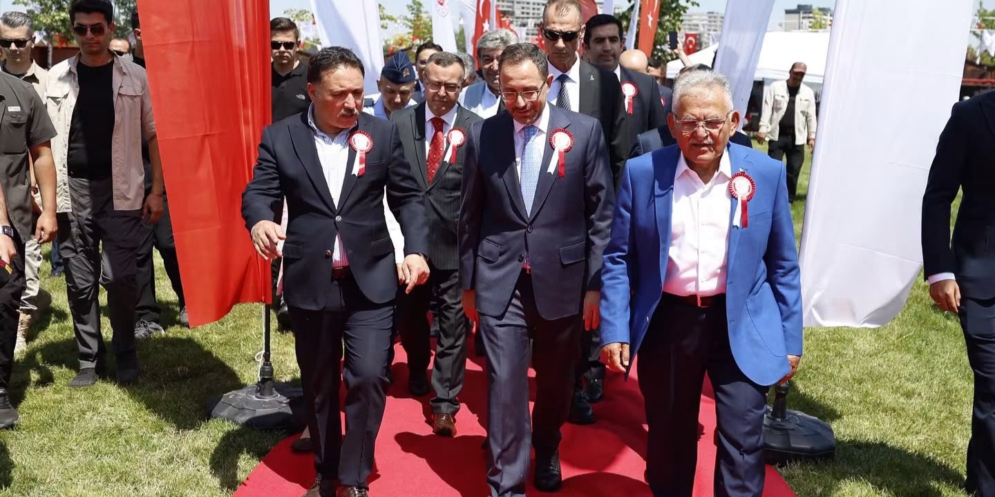 BAŞKAN BÜYÜKKILIÇ: "İNSANIMIZI TOPLUMA KAZANDIRAN HER ÇALIŞMANIN YANINDAYIZ"