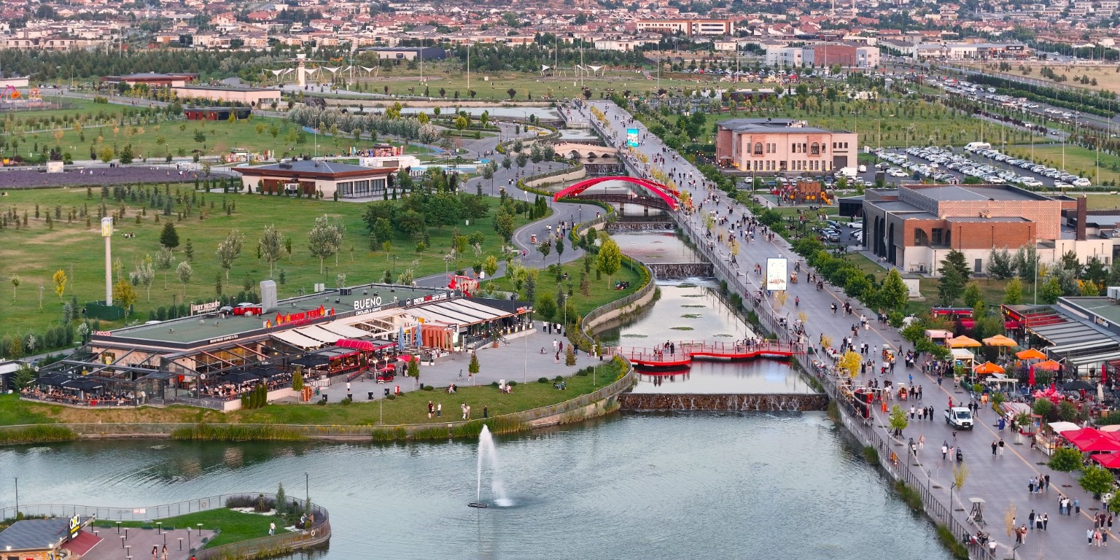 MİLLET BAHÇESİ YAZIN DA KAYSERİLİLERİN VAZGEÇİLMEZ BULUŞMA NOKTASI OLDU