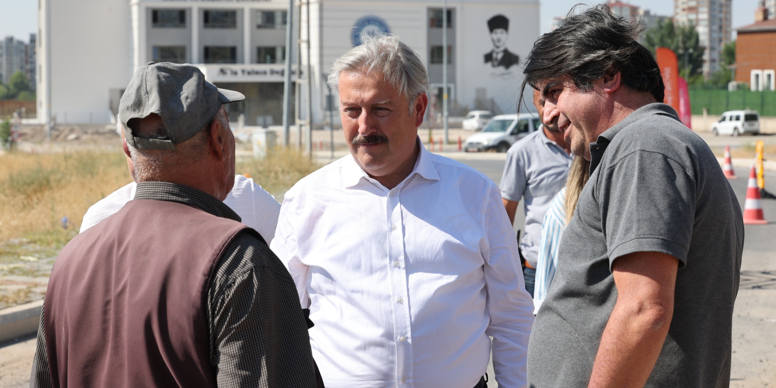 MELİKGAZİ, KENTSEL DÖNÜŞÜM ÇALIŞMALARI İLE İLÇENİN ÇEHRESİNİ GÜZELLEŞTİRMEYE DEVAM EDİYOR