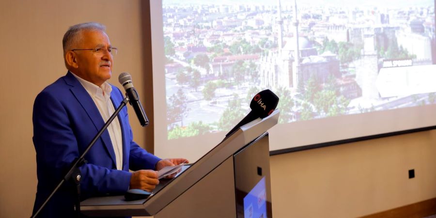 BAŞKAN BÜYÜKKILIÇ, EKONOMİYE YÖN VERENLER ZİRVESİ'NDE İŞ DÜNYASIYLA BULUŞTU