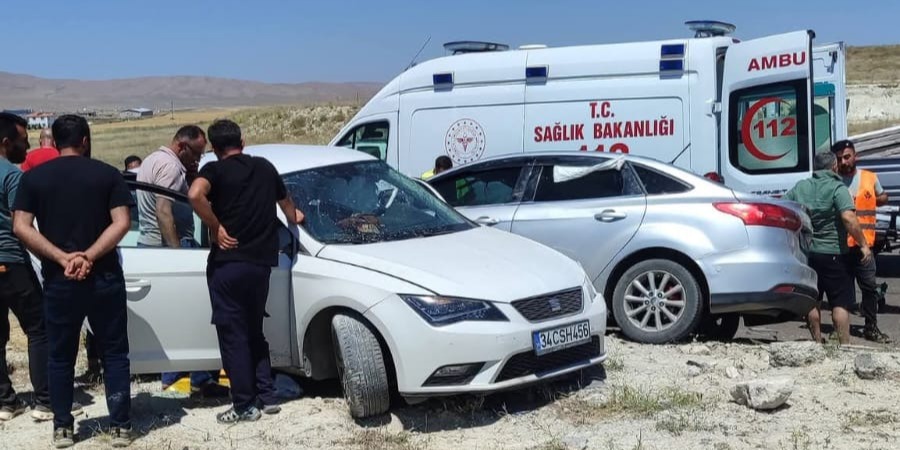 Kayseri’de iki otomobil çarpıştı: 2 ölü, 9 yaralı