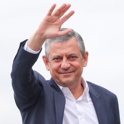 CHP'de tarihi kopuş: Özgür Özel dahil 91 milletvekili istifa etti