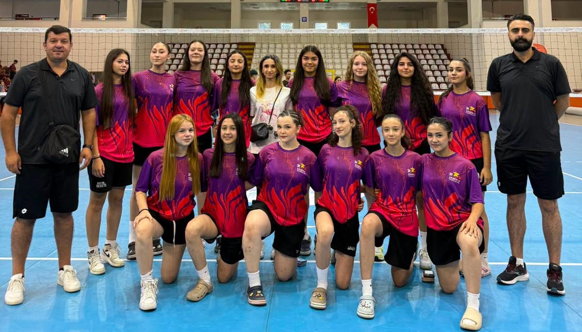 Kayseri Kız Voleybol Takımı Türkiye üçüncüsü oldu