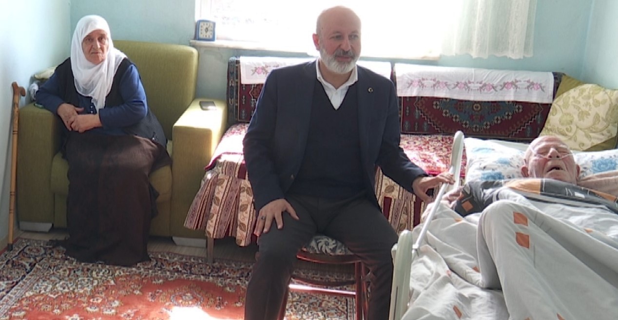 KOCASİNAN, “EVDE BAKIM” HİZMETİYLE HEM YÜZLERİ GÜLDÜRÜYOR HEM ŞİFA DAĞITIYOR