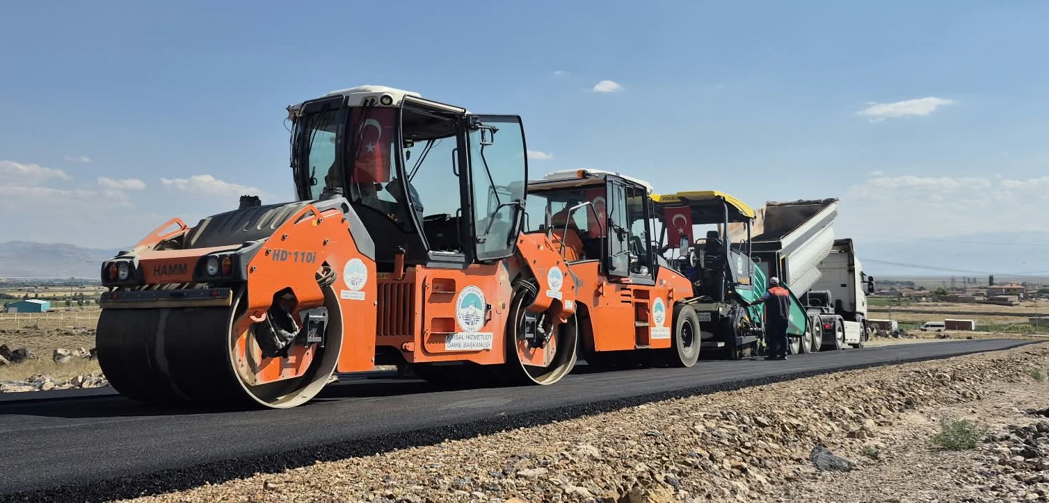 BÜYÜKŞEHİR’DEN DEVELİ İLÇESİNDE 8 KIRSAL MAHALLENİN ULAŞIM KONFORUNU ARTTIRACAK YATIRIMLAR
