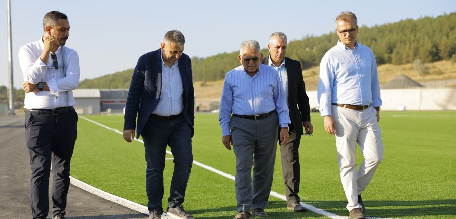 ATLETİZM PİSTİNİ İNCELEYEN BÜYÜKKILIÇ “KAYSERİ’MİZE ÖNEMLİ BİR TESİSİ KAZANDIRMIŞ OLDUK”