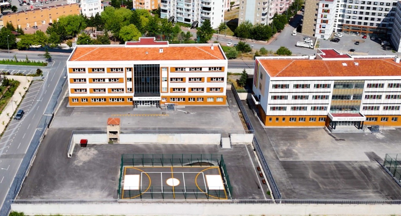 BÜYÜKŞEHİR’DEN EĞİTİME “YEŞİL” DOKUNUŞ: 3 OKULUN ÇEHRESİ DEĞİŞTİ